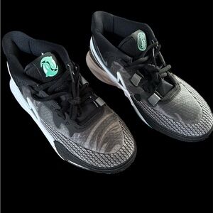 NIKE KYRIE 8 GS ORCA Kids Sneakers Size 4Y. Brand new in box.